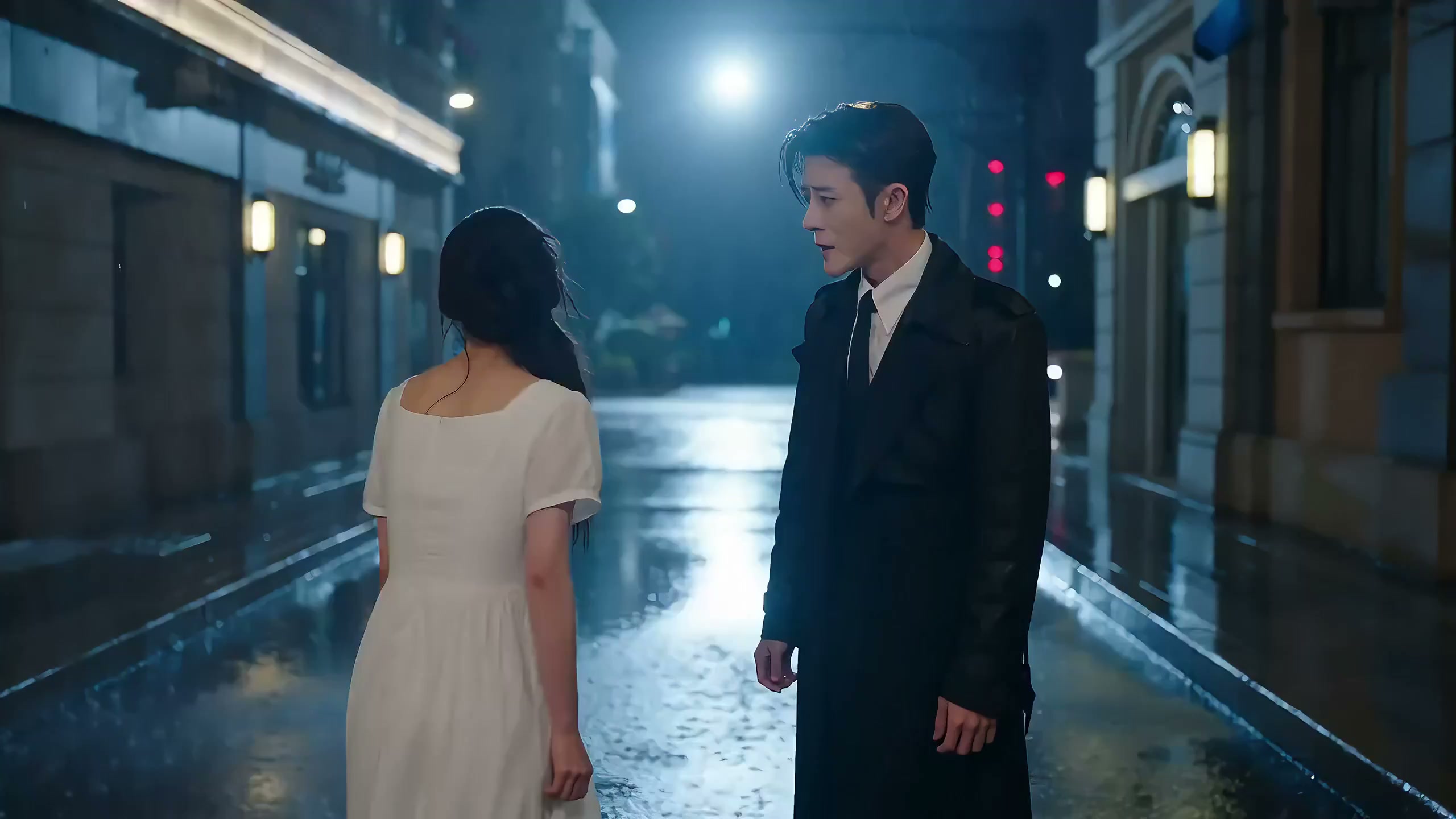 暴雨街头霸总雨中深情挽留真爱