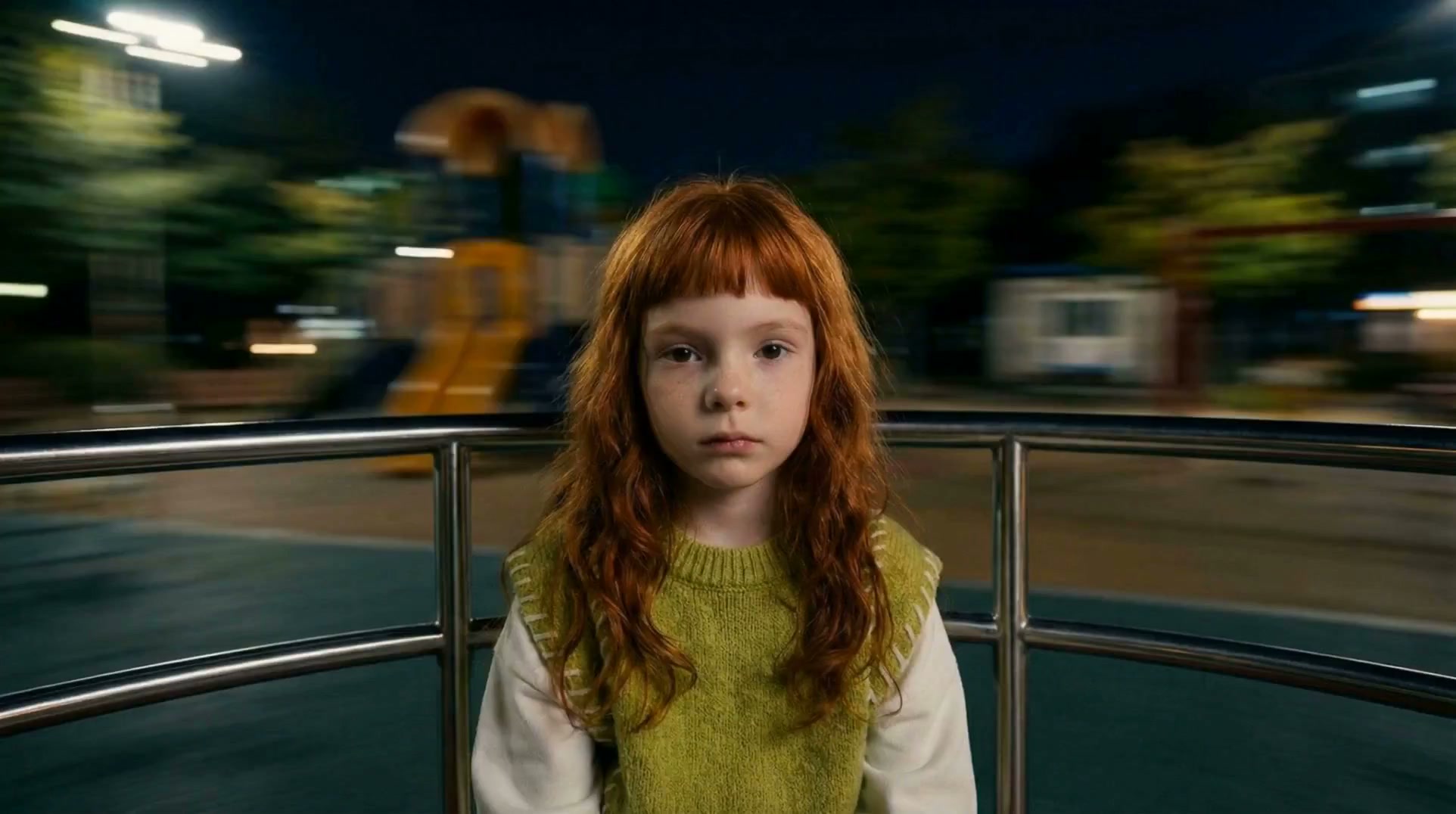 眩晕夜色下的忧郁凝视