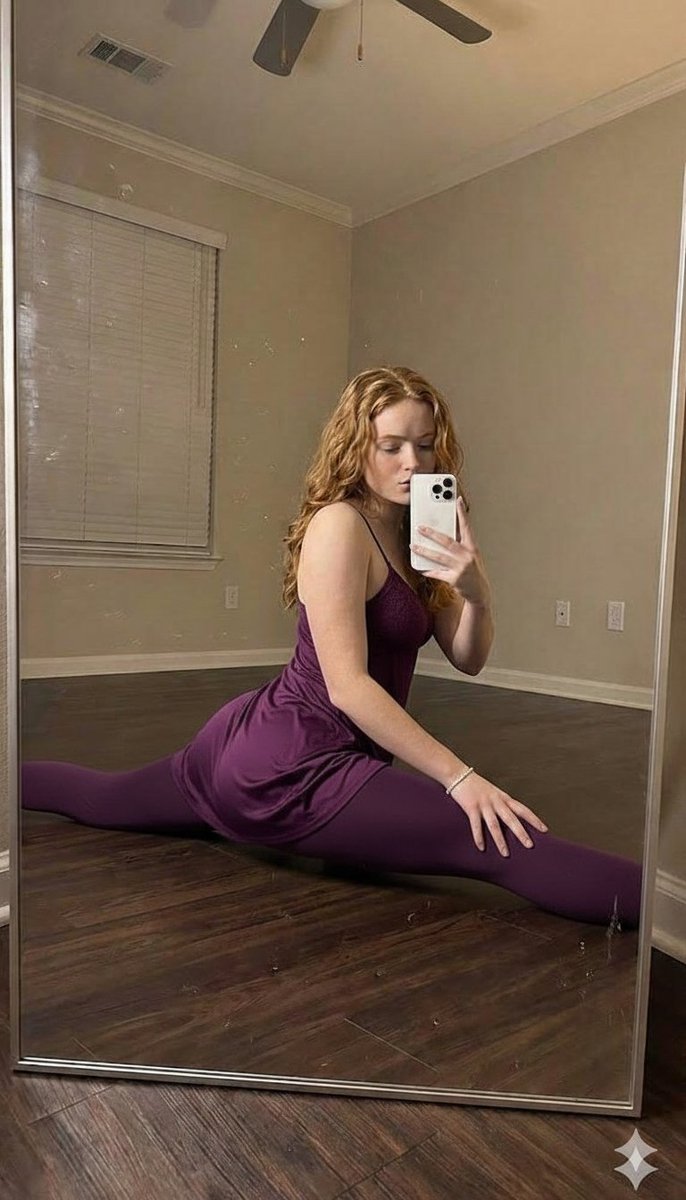 镜前优雅一字马自拍