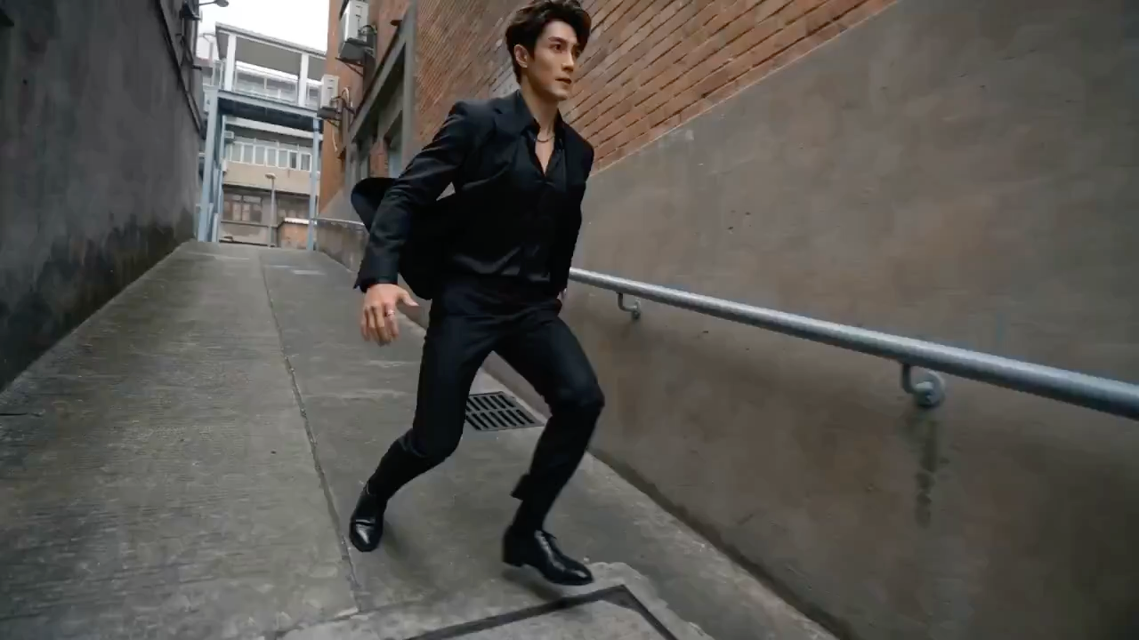 极限街头跑酷电影级运镜特写