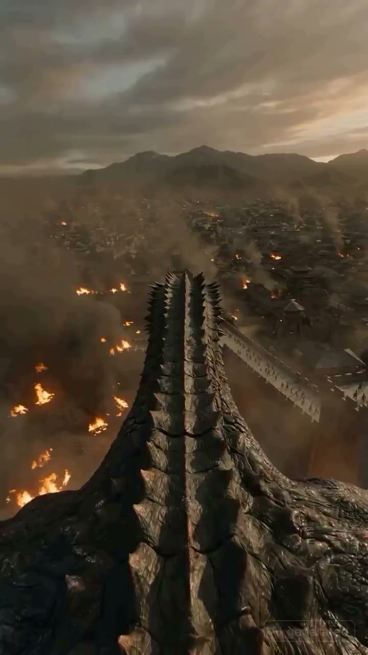 驾驭巨龙飞越燃烧古城的第一人称视角