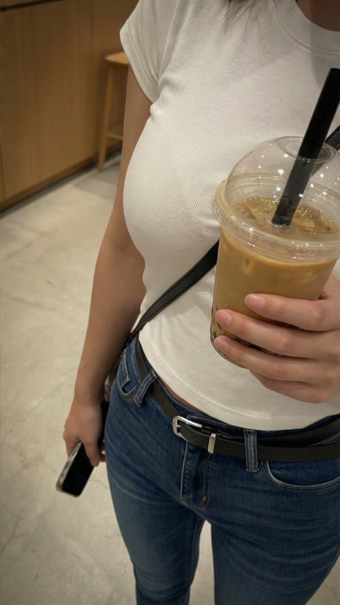 隐匿面容的禁忌姿态多格拼图