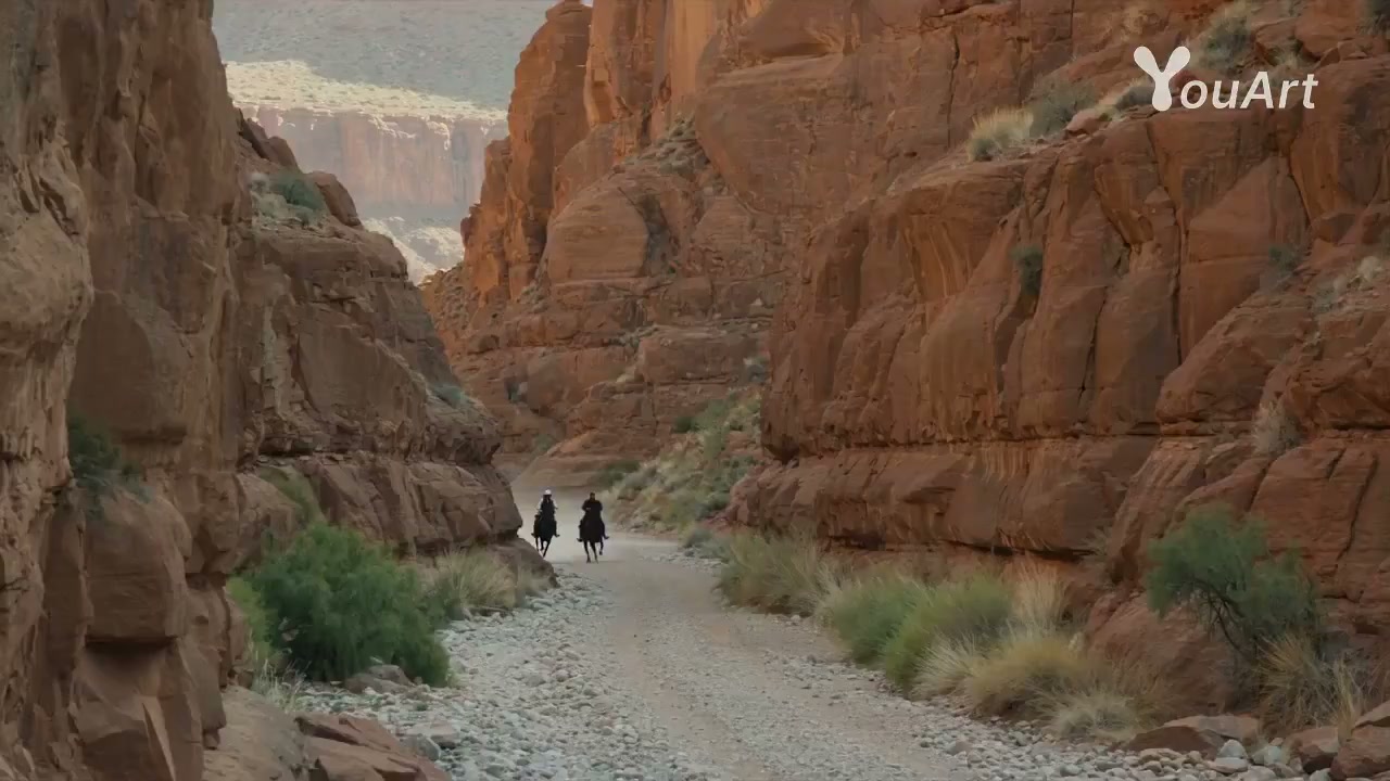 真人实拍电影感沙漠峡谷骑马追逐