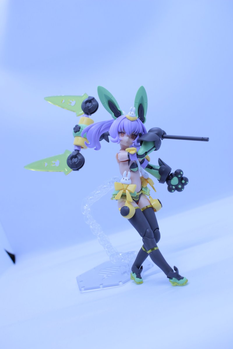 极简低模风格的女神装置机甲少女