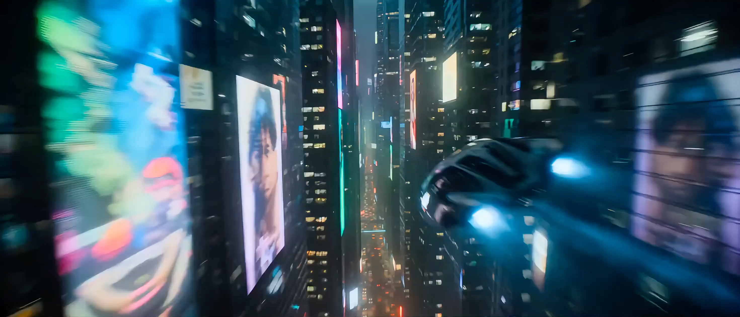 霓虹雨夜中极速穿梭的未来飞车