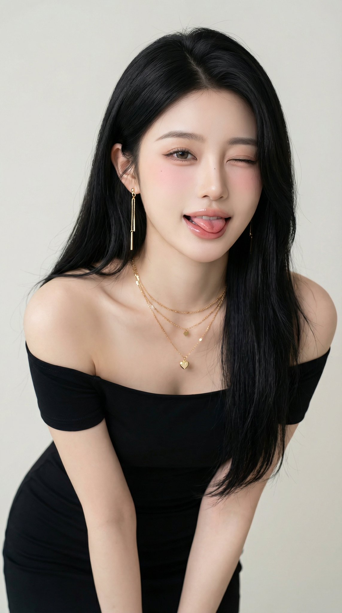 俏皮黑裙少女撩人写真