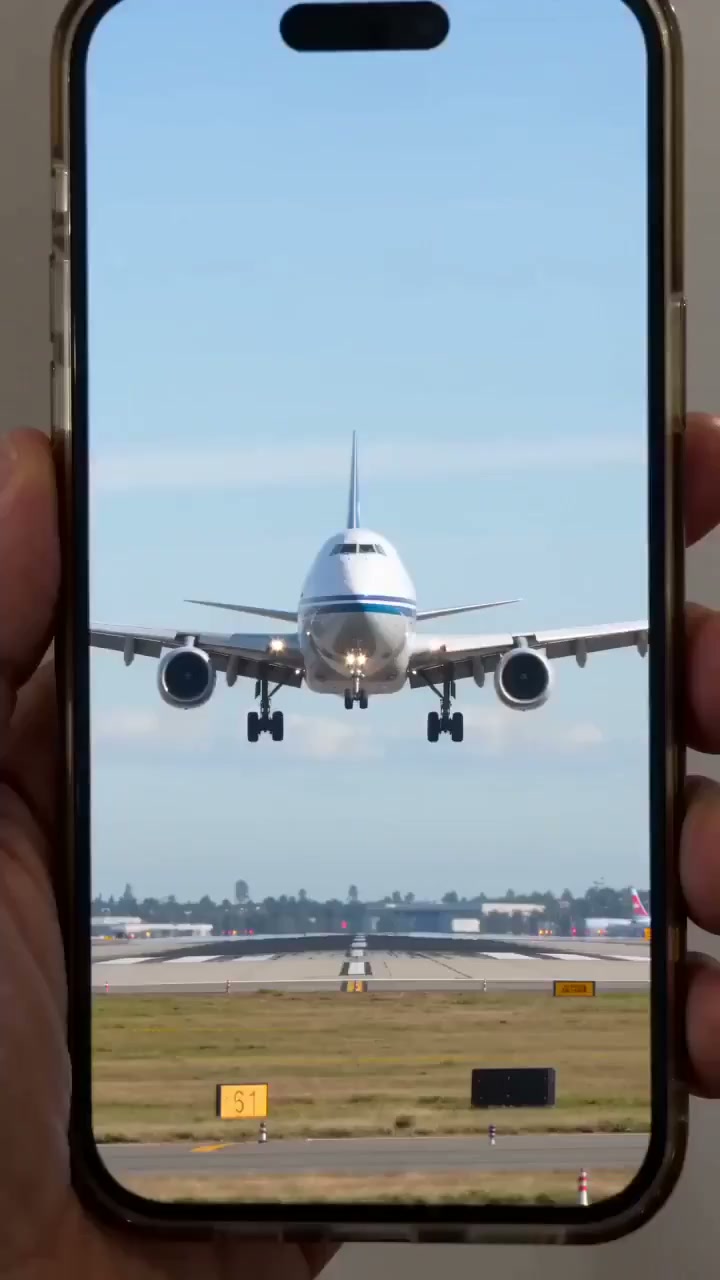 真实路人直播视角的客机变身机甲