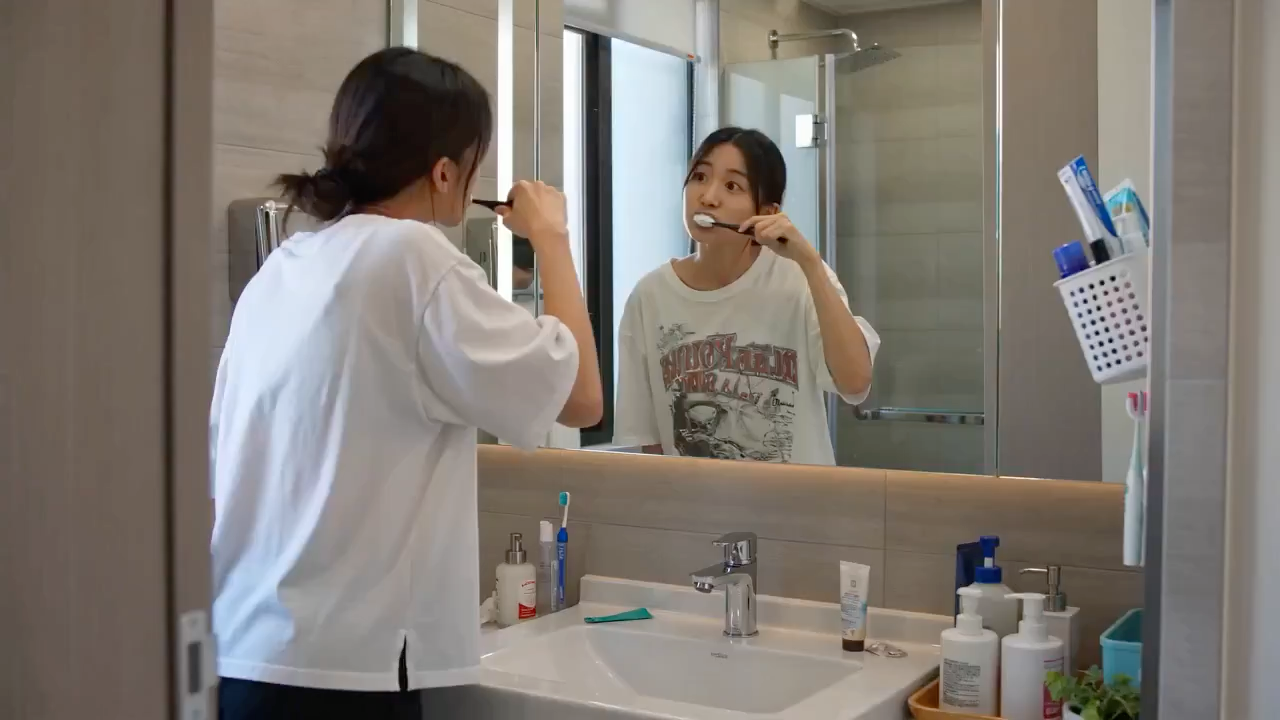 拥有自我意识的镜子倒影