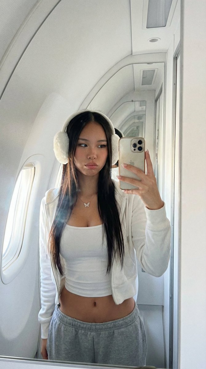 私人飞机里的超真实奢华自拍